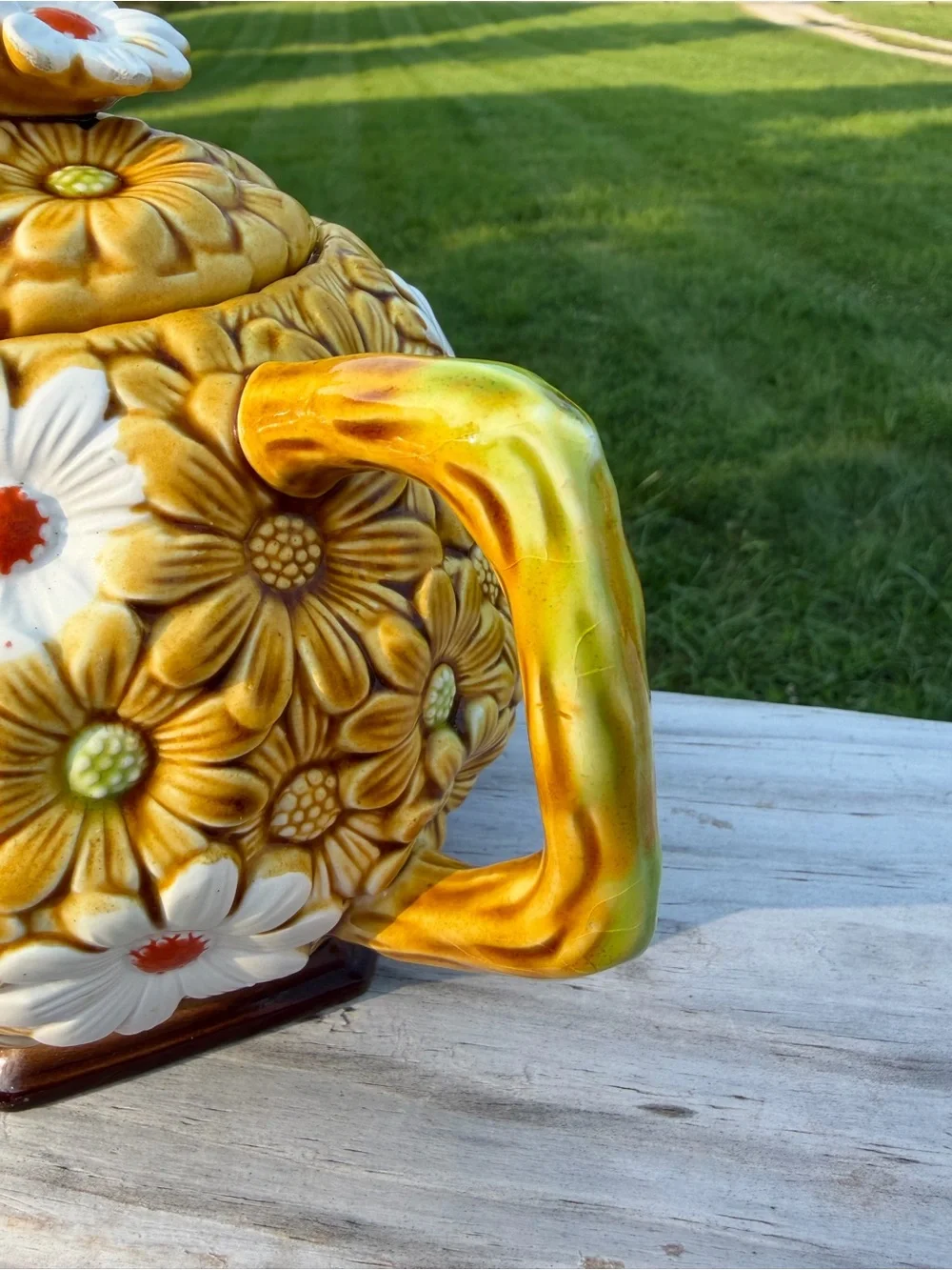 Vintage Fred Roberts Gold & White Daisy Ceramic Teapot W/Lid. 6.5
